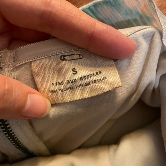 Cute ruffly mini dress - Picture 2 of 2